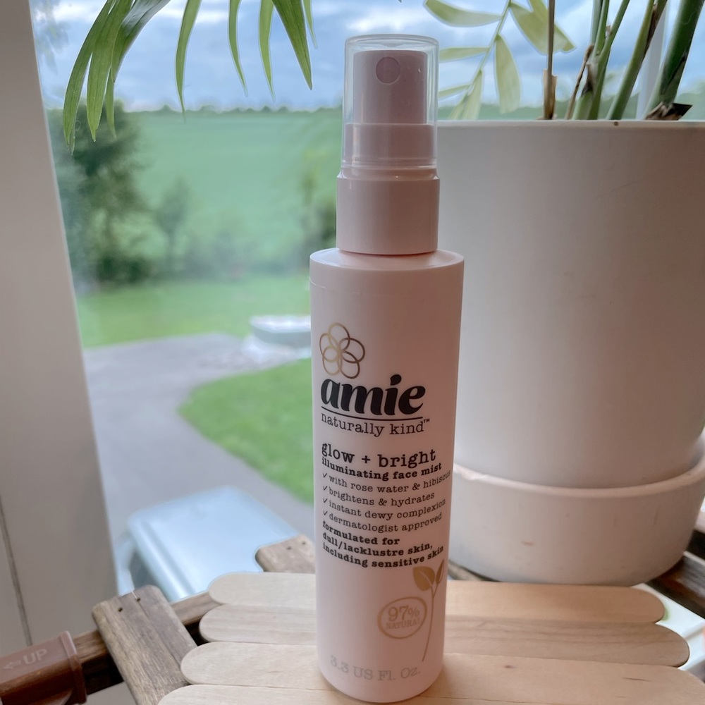 UNUSED “Amie” illuminating face mist skincare